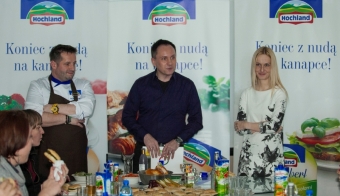 Koniec z nudą na kanapce z serem Hochland!