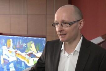 Wprowadzenie przez hipermarkety sprzedaży przez internet podnosi sprzedaż w ich tradycyjnych sklepach