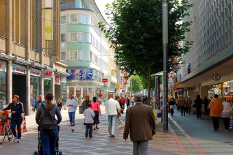 Ulice handlowe i dworce kolejowe przyszłością handlu w Polsce