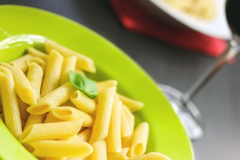 Czas gotowania makaronu powinien być dostosowany do jego rodzaju. Najsmaczniejszy jest makron al dente