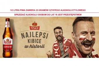 Najlepsi Kibice w historii wznoszą toasty za zwycięstwo biało-czerwonych