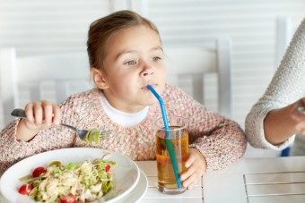 Spożywanie jabłek oraz produktów z nich powstałych, może pomóc redukować zagrożenie otyłością u dzieci