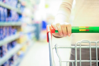 CBOS: zakaz handlu w niedzielę częściej popierają kobiety i pracownicy usług