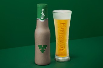Firma Carlsberg zaprezentowała projekt ekologicznej butelki z włókna drzewnego