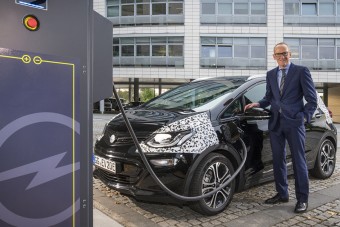 Nowy Opel Ampera-e: zasięg do 150 kilometrów po 30 minutach ładowania