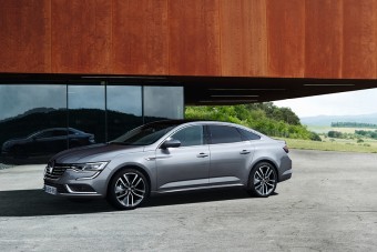 Renault Talisman ze statuetką Luksusowej Marki Roku