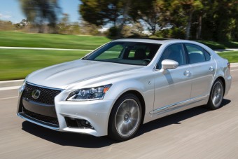 Nowy Lexus LS powoli odsłania twarz