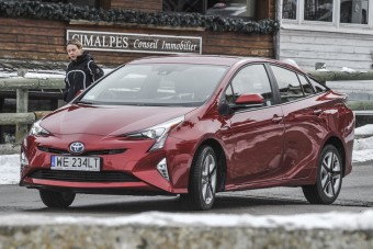 Trzy nagrody dla Toyoty – lidera ekologicznej motoryzacji