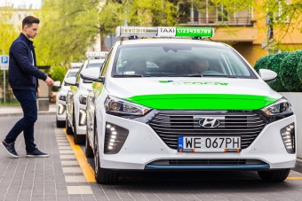 EcoCar powiększa flotę aut hybrydowych i wprowadza na rynek taksówkowy  nowe IONIQ Hybrid marki Hyundai