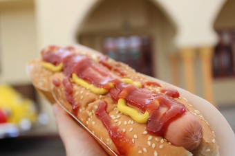 Kawa i hot dogi paliwem napędowym polskich kierowców