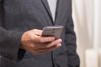 Za pomocą urządzeń mobilnych płaci prawie 80 proc. polskich konsumentów.