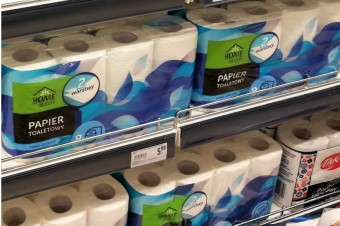 Ceny papieru toaletowego idą w górę. Sieci handlowe próbują z tym walczyć, dając lepsze rabaty 