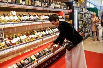 Sklepy małoformatowe w Polsce sprzedają coraz więcej wina