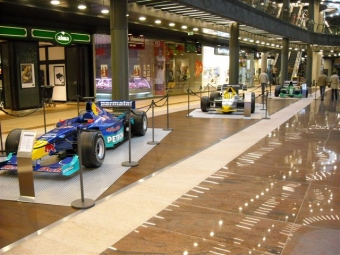 Bolidy Formuły 1 w Galerii Cuprum Arena