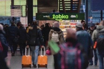 Żabka otworzyła nową placówkę na Dworcu Poznań Główny o powierzchni zaledwie 9 mkw.