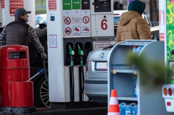 Ponad połowa Polaków tankuje raz w miesiącu. I raczej robi to przy okazji  