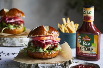 Burger z domowymi frytkami z dodatkiem ketchupu z suszonymi pomidorami BIO Roleski