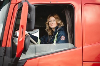 Wakacyjna podróż samochodem według Trucking Girl 