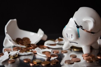 Pandemia zmusiła 1/3 Polaków do sięgnięcia po oszczędności