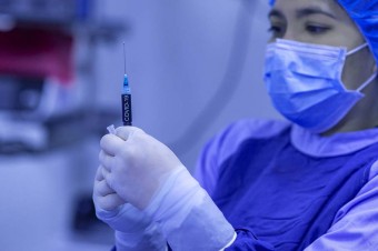 Coraz więcej firm wysyła pracowników na profilaktyczne testy na koronawirusa