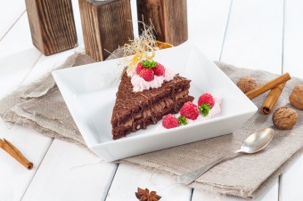 Świąteczne przepisy. Czekoladowe brownie z czerwoną fasolą i serkiem topionym Sertop