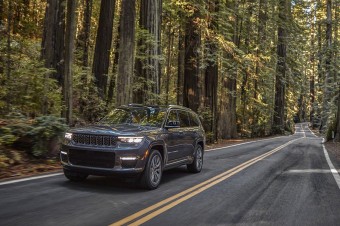 Nowy Jeep® Grand Cherokee wyznacza nowe standardy w segmencie pełnowymiarowych SUV-ów.