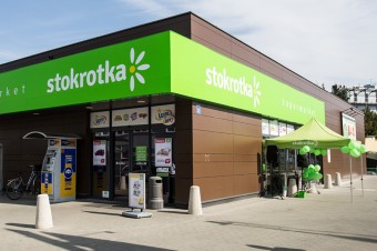 Stokrotka otwiera trzy sklepy jednego dnia