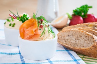 Świąteczne przepisy Sertop – pasta z łososiem i szczypiorkiem