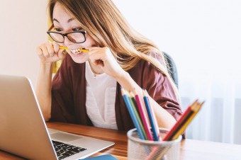 Home office okazuje się bardziej męczący niż tradycyjny model pracy