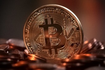 W czasie pandemii coraz więcej osób inwestuje w kryptowaluty