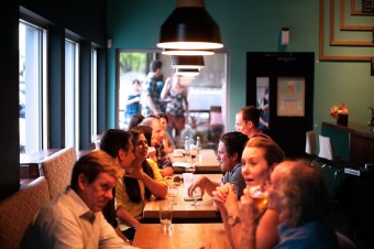 Limity w hotelach czy restauracjach nie funkcjonują. Przedsiębiorcy nie mogą pytać klientów, czy są zaszczepieni