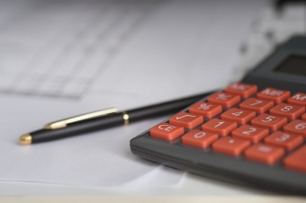 Pandemia spowodowała ogromne wzrosty deficytu i długu. ​Dalsze zadłużanie grozi kryzysem finansowym