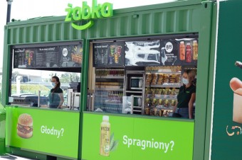 Mobilne sklepy Żabka pojawią się m.in. na targach, koncertach i festiwalach  