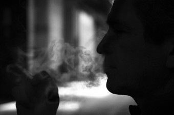 Przerwa na papierosa niektórych pracodawców kosztuje więcej