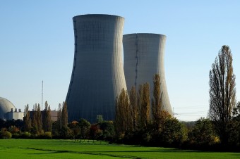 Polacy mocno podzieleni w kwestii budowy elektrowni atomowych