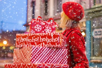 Polacy wydadzą mniej na prezenty świąteczne