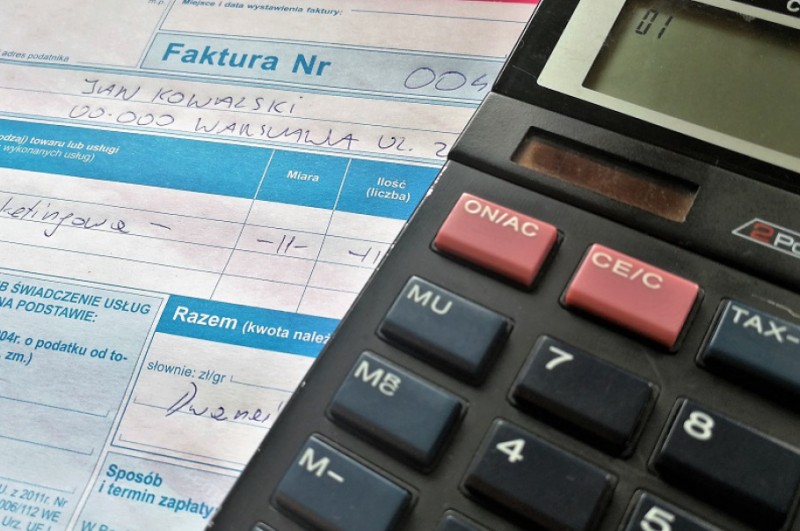 Dane MF: Miliardy złotych wciąż krążą na fikcyjnych fakturach
