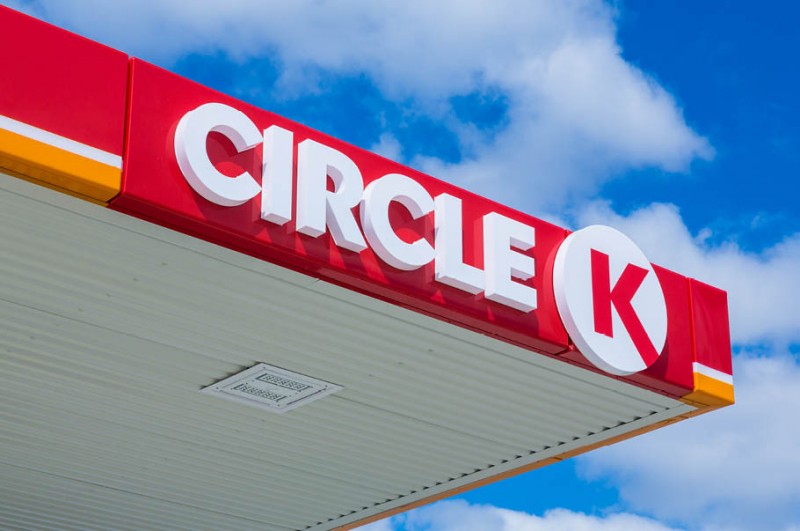 Circle K zawiesza działalność w Rosji i przekazuje 1,5 miliona dolarów na Czerwony Krzyż