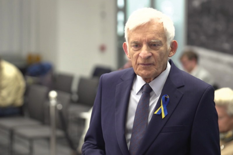 J. Buzek: Nie powinniśmy bagatelizować rządowego sporu z UE