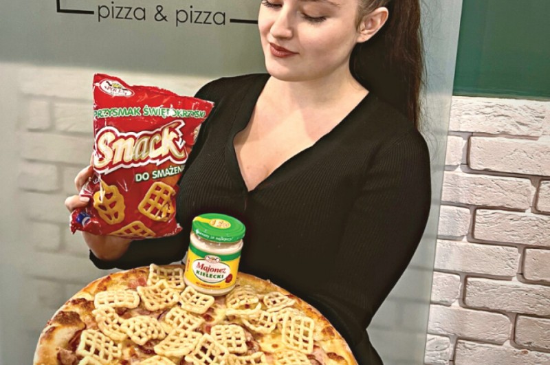 Jak serwować Snack – Przysmak Świętokrzyski? Podkielecka pizzeria ma nowy sposób!