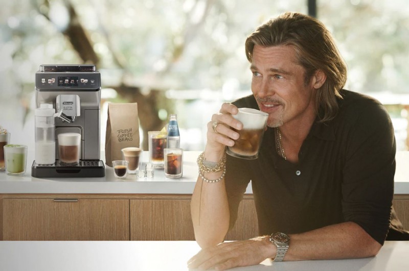 Brad Pitt w wiosennej kampanii ekspresów do kawy De’Longhi