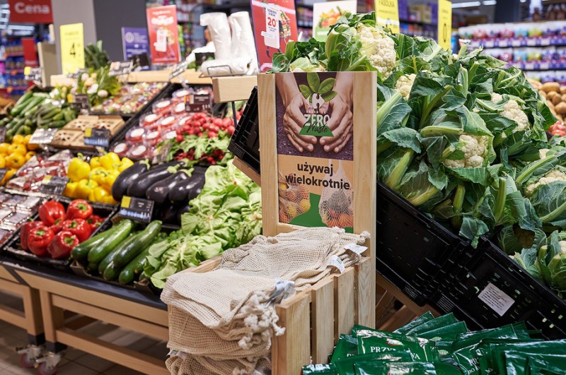 Znaczące oszczędności środowiskowe Carrefour Polska dzięki pojemnikom wielokrotnego użytku