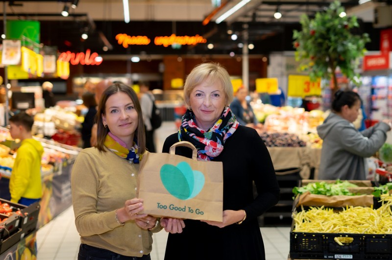 Carrefour we współpracy z Too Good To Go oferuje swoim klientom paczki niespodzianki z nadwyżkami produktów spożywczych