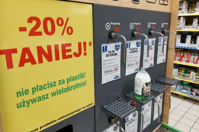 Carrefour promuje nowy ekotrend i oferuje zniżki na produkty do uzupełniania