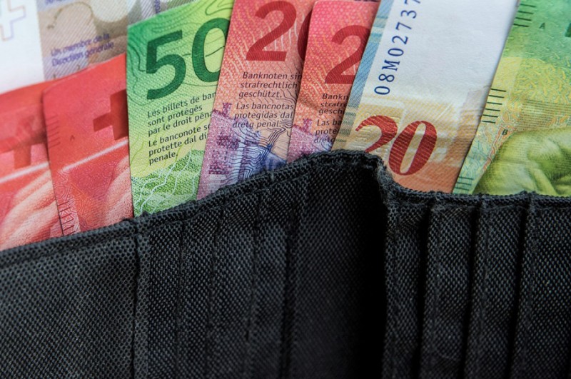 Polacy mają dość sporu frankowiczów z bankami