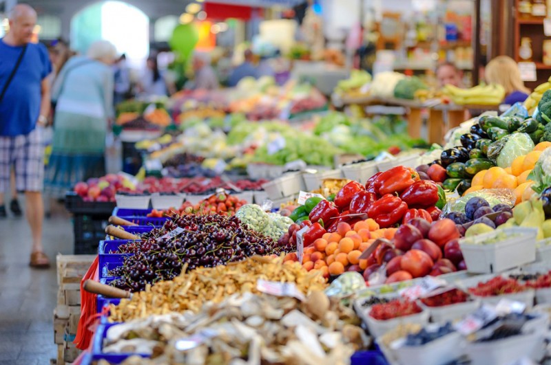 Bazary i targowiska walczą o klientów