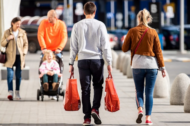 Ruch w sklepach na delikatnym plusie. Najbardziej widać to w supermarketach i dyskontach 