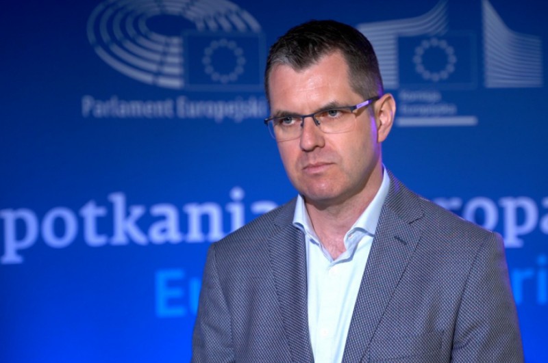 Coraz więcej Polaków widzi korzyści płynące z obecności w UE