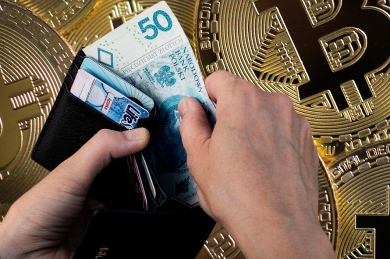 Ponad 18 proc. Polaków inwestuje już w kryptowaluty
