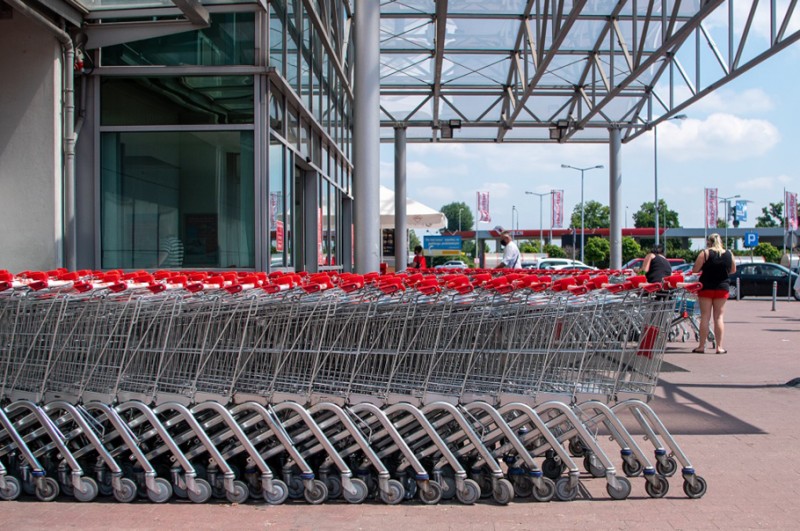 Sieci convenience i hipermarkety coraz mocniej rozpychają się na rynku